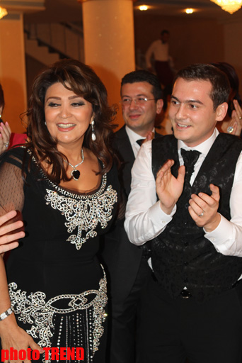 Emil Bədəlov ilin toyunu çaldırdı (FOTO)